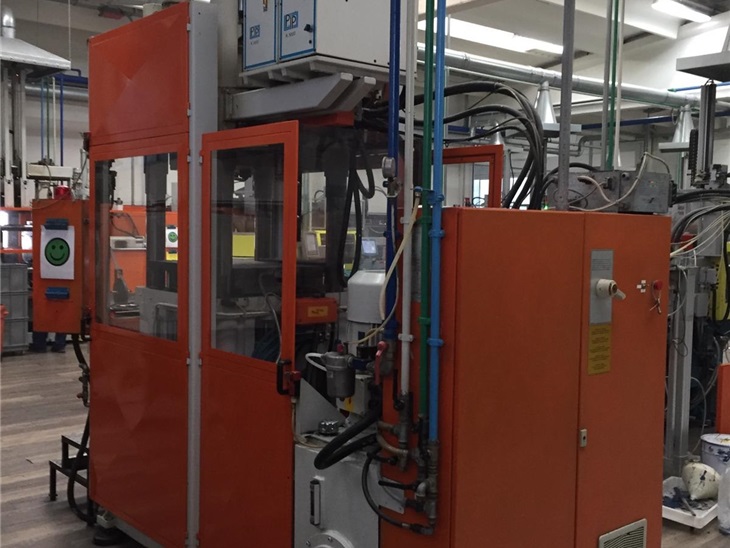 VERTICALE AD INIEZIONE GOMMA MVPI 270